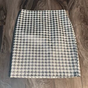 New York & Company Silver Houndstooth Pattern Pencil Skirt Size 8